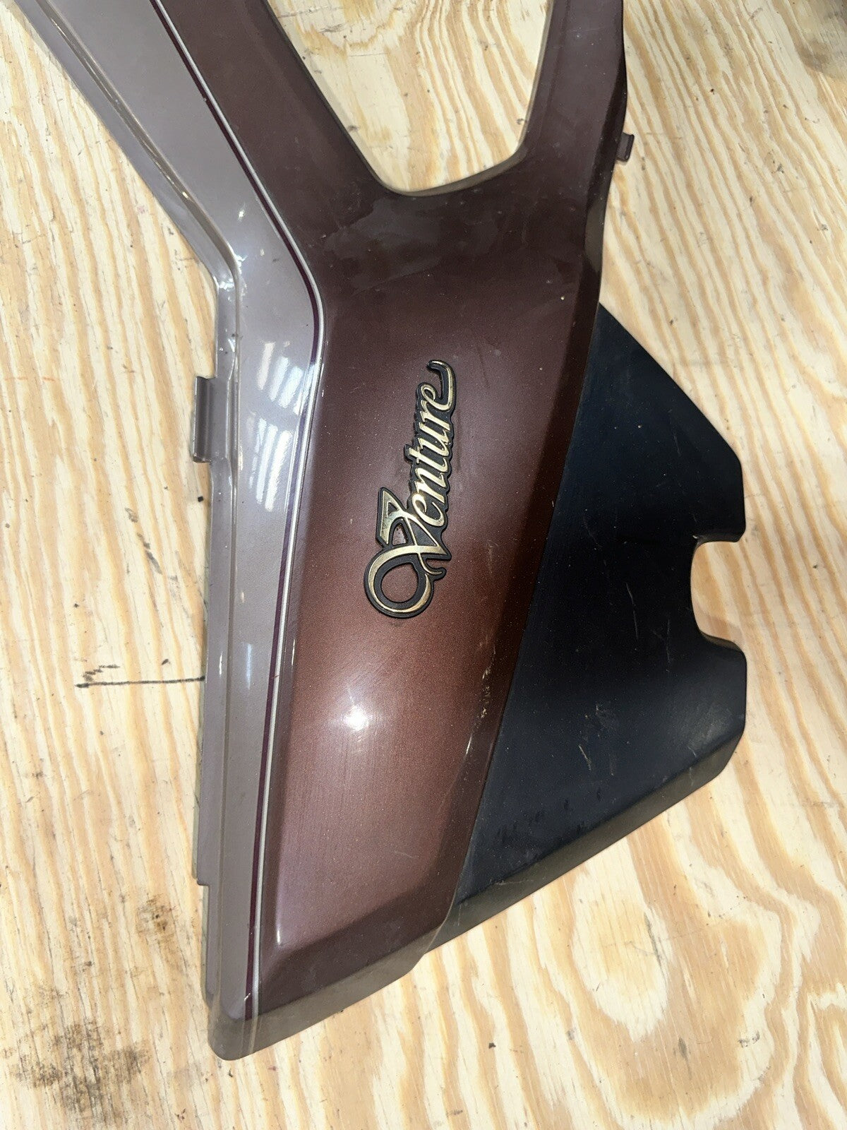 83-85 YAMAHA VENTURE ROYALE XVZ1200D RIGHT MID SIDE FAIRING COWL PLASTIC COVER