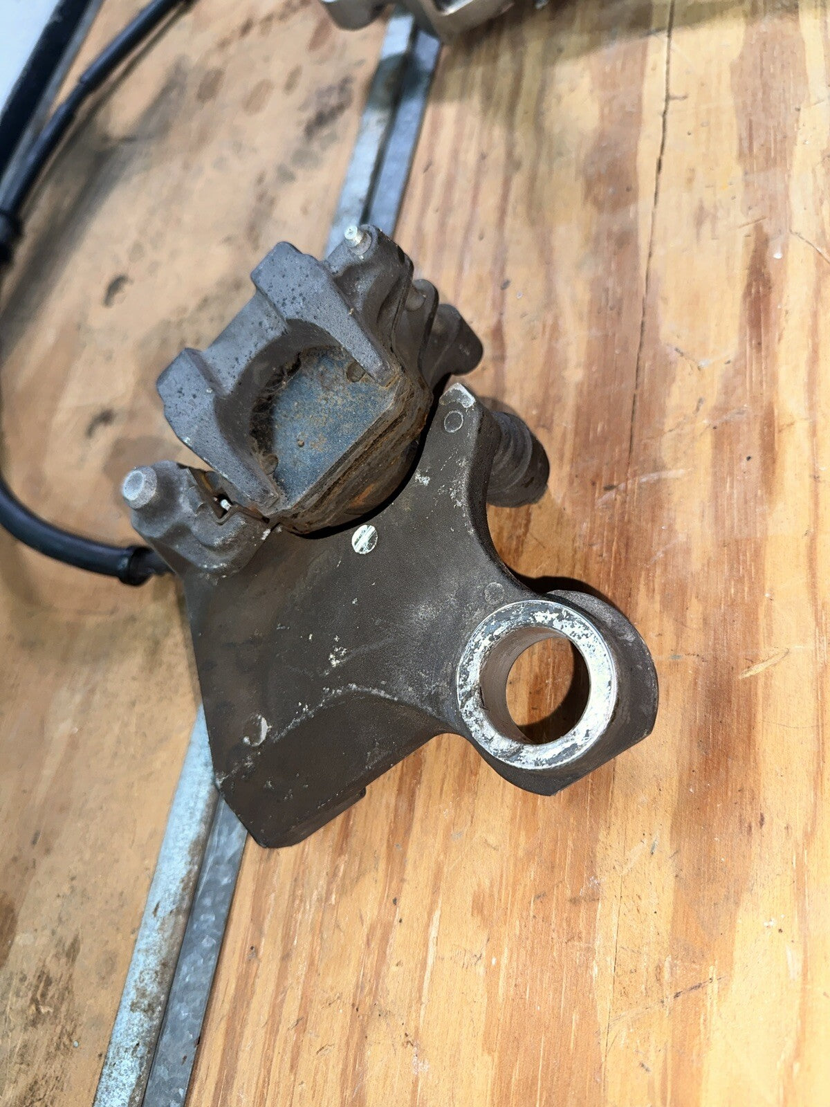 06 07 08 09 10 11 12 13 14 15 16 R6 R6R YAMAHA RIGHT REARSET CALIPER FOOT PEG