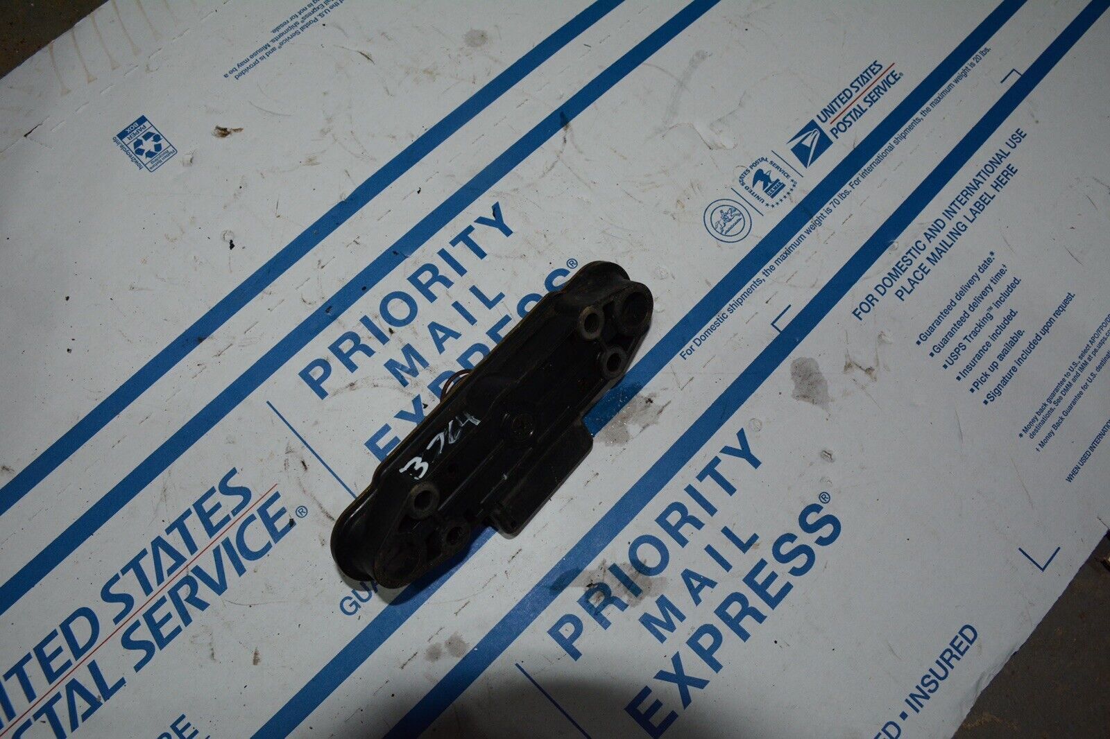 SUZUKI 94 95 96 97 RF900R RF 900 R SEAT LOCK LATCH BRACKET OEM 