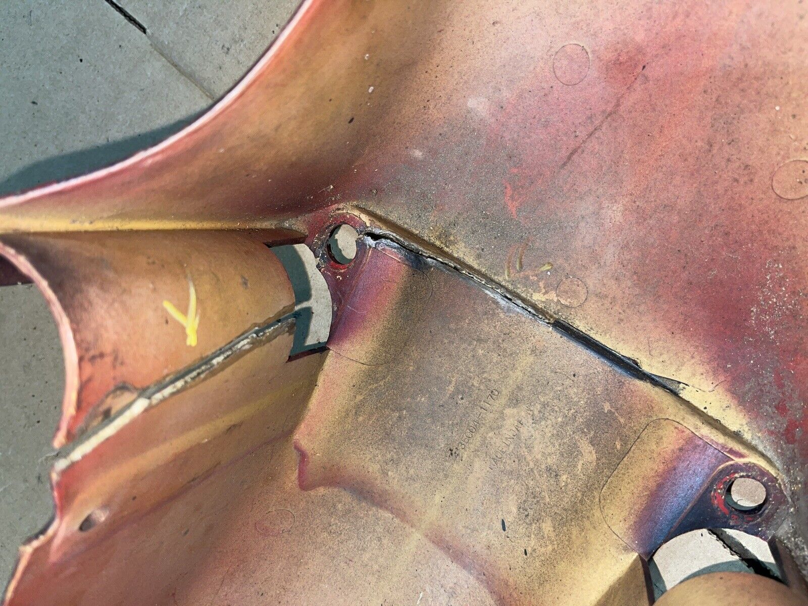 85 86 87 KAWASAKI NINJA ZX 600 ZX600 FRONT FENDER RED mud guard  damaged