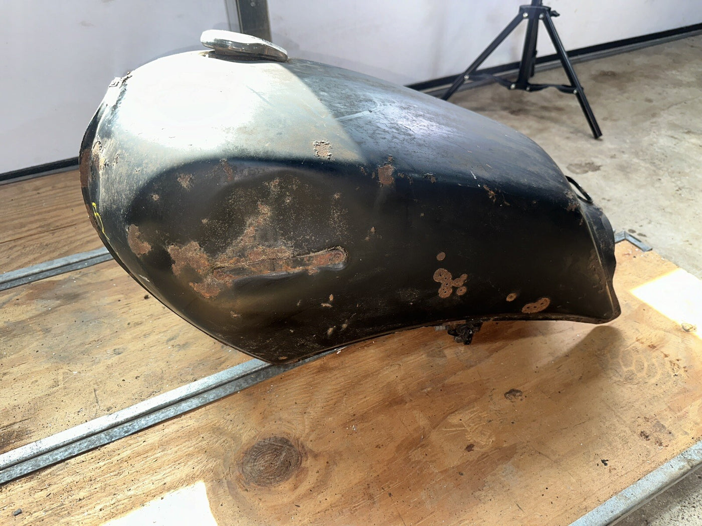1982 Yamaha XV920 Virago Gas Tank Fuel Cell Petrol Reservoir OEM
