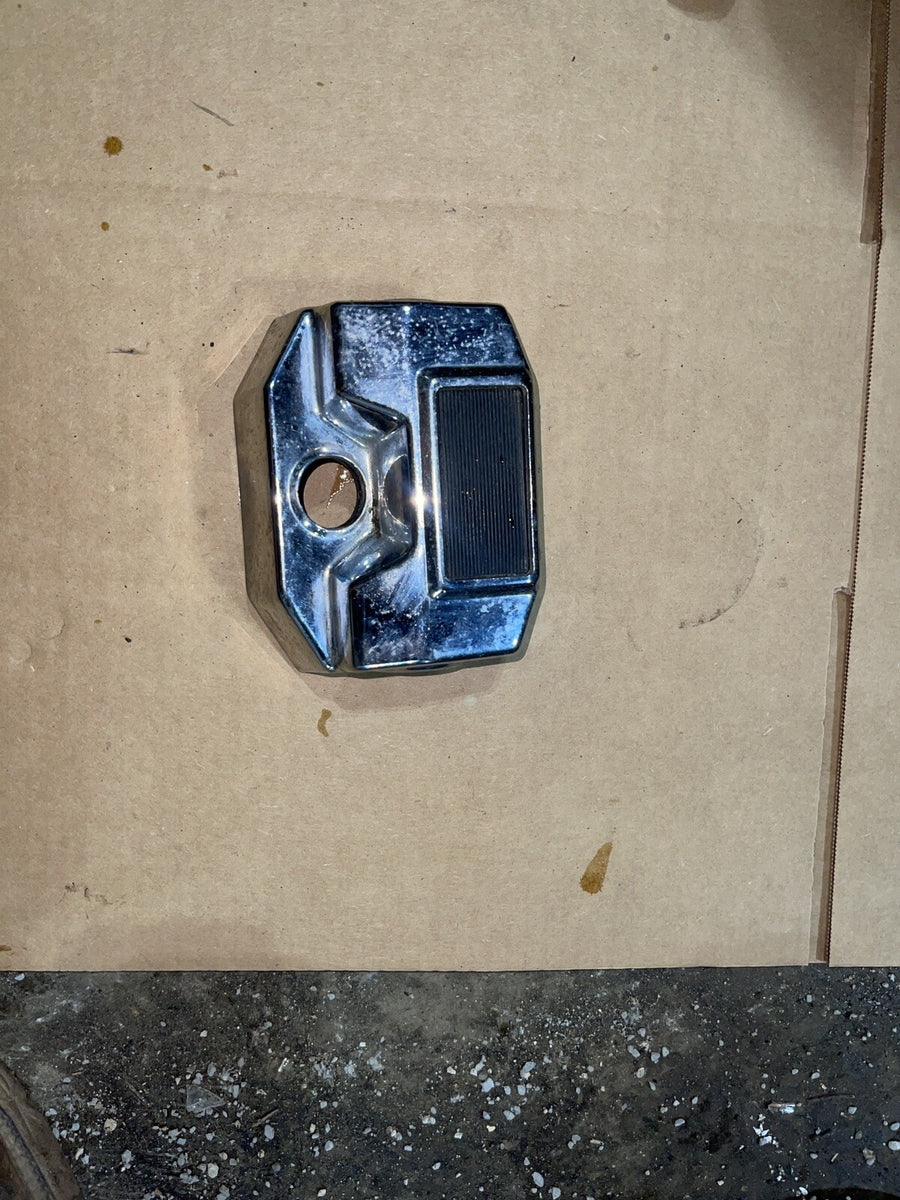 1984 HONDA GOLDWING GL1200A HANDLEBAR COVER 37600-MG9-