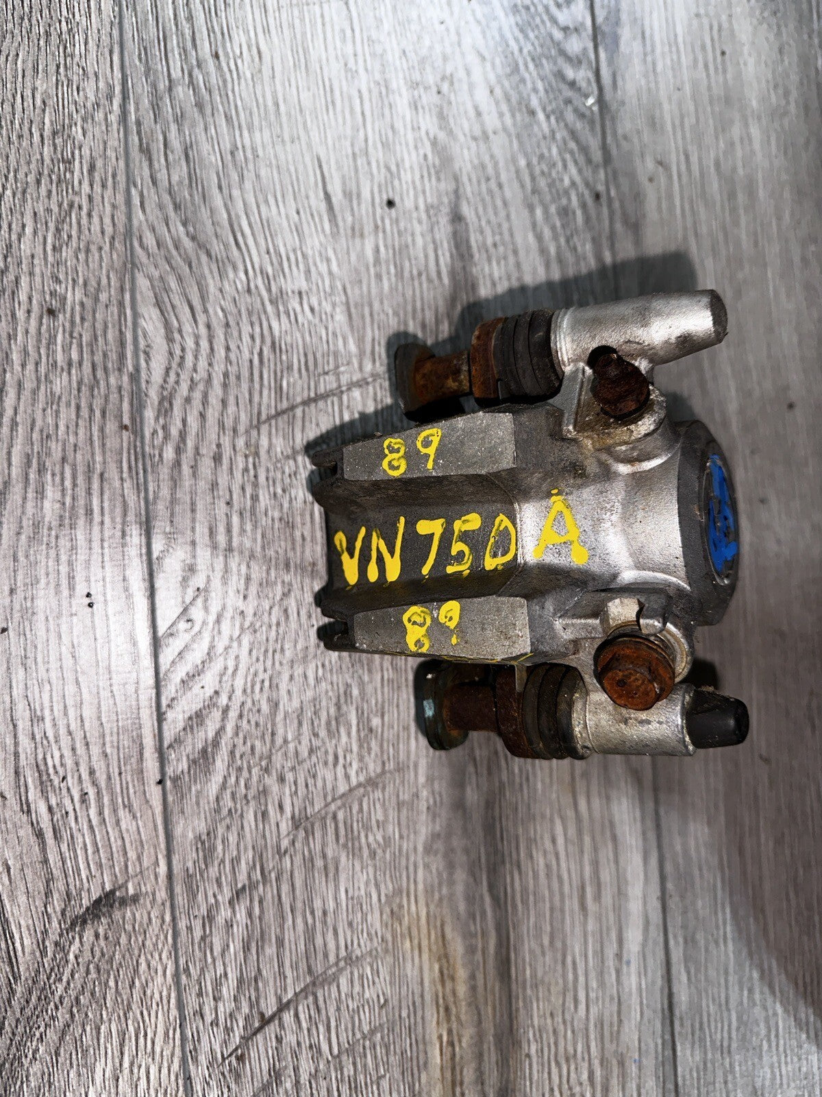 1989 Kawasaki VN750 Vulcan front right brake caliper