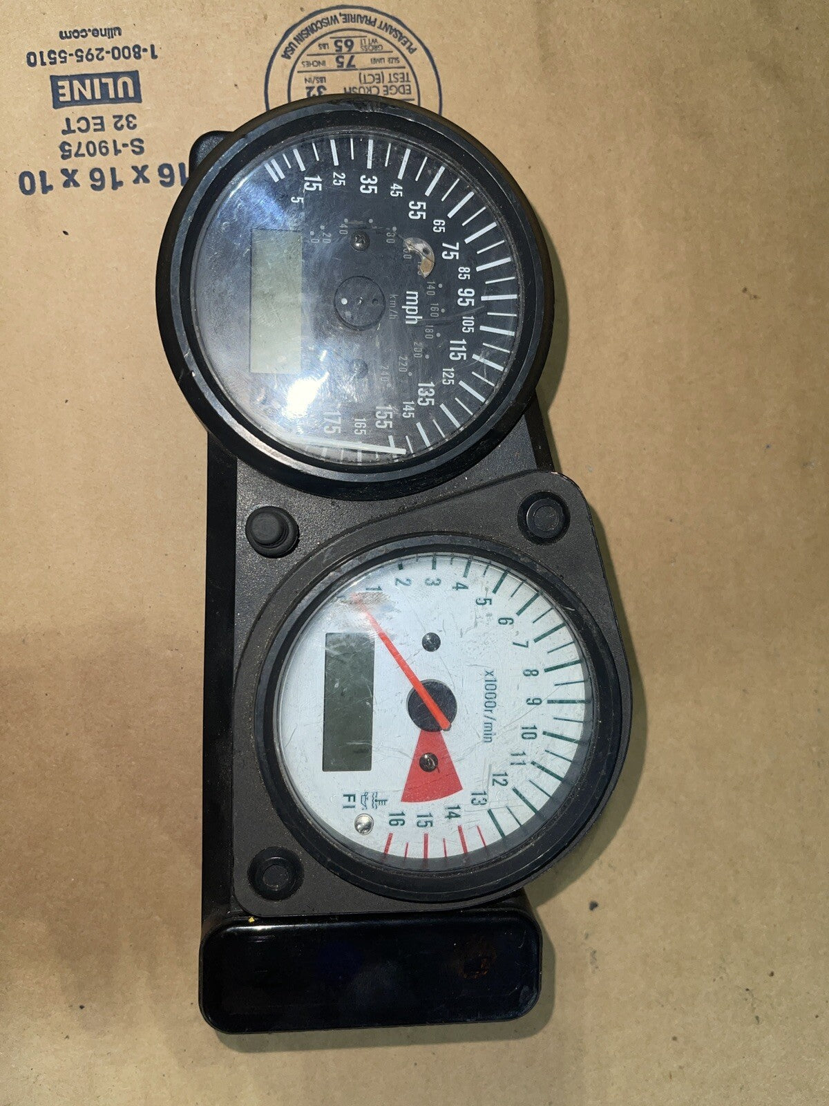 SUZUKI GSXR750 SPEEDOMETER GAUGE METER INSTRUMENTS 34120-33E33 GSXR 750