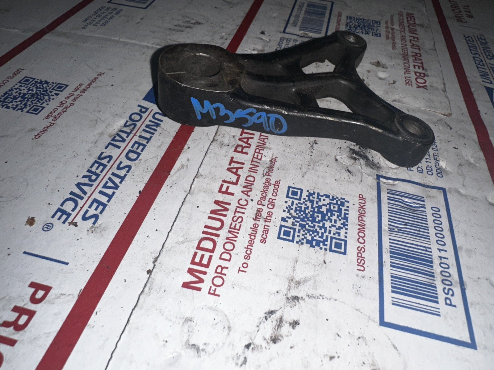 1993 Suzuki Katana 750 GSX750F REAR BRAKE CALIPER HANGER BACK MOUNTING BRACKET 