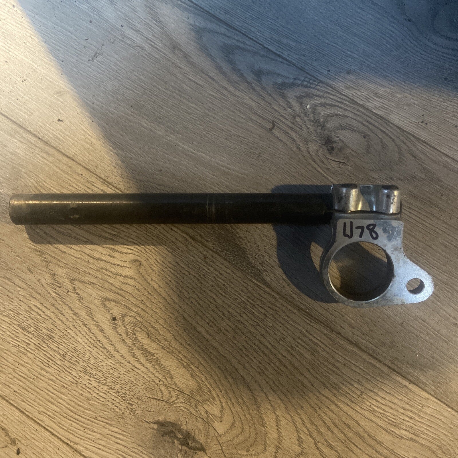 94 SUZUKI GSX 600 F KATANA RIGHT STEERING HANDLE BAR CLAMP GSX600