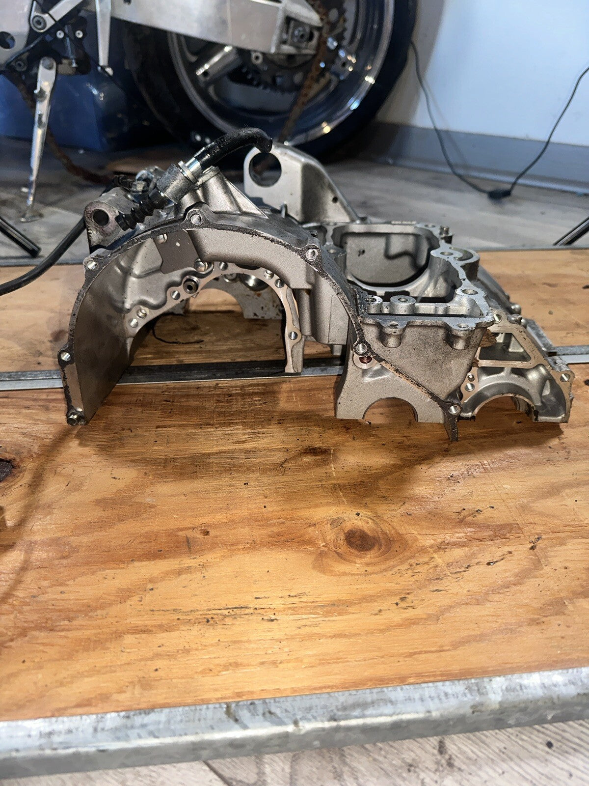 2007 KAWASAKI NINJA EX650R ENGINE CASES W/ BOLT EX 650R 650 06 07 08