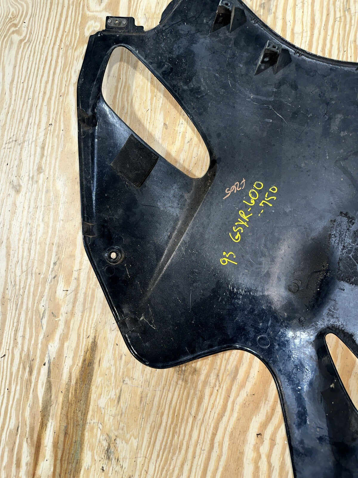 92 93 SUZUKI GSXR 600 750 LEFT SIDE LOWER FAIRING COWL OEM 94481-17E0