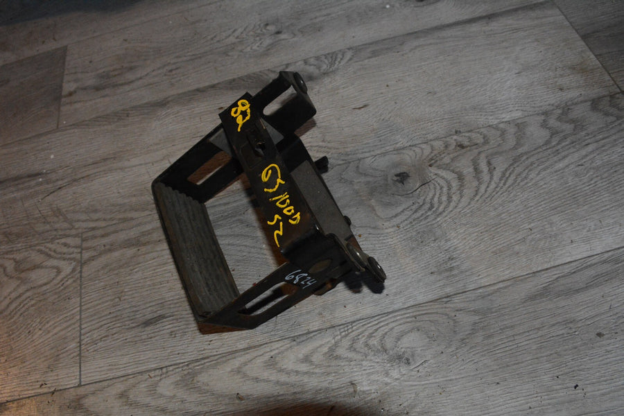 1982 Suzuki GS1000L GS1000 S700' battery box holder mount bracket tray