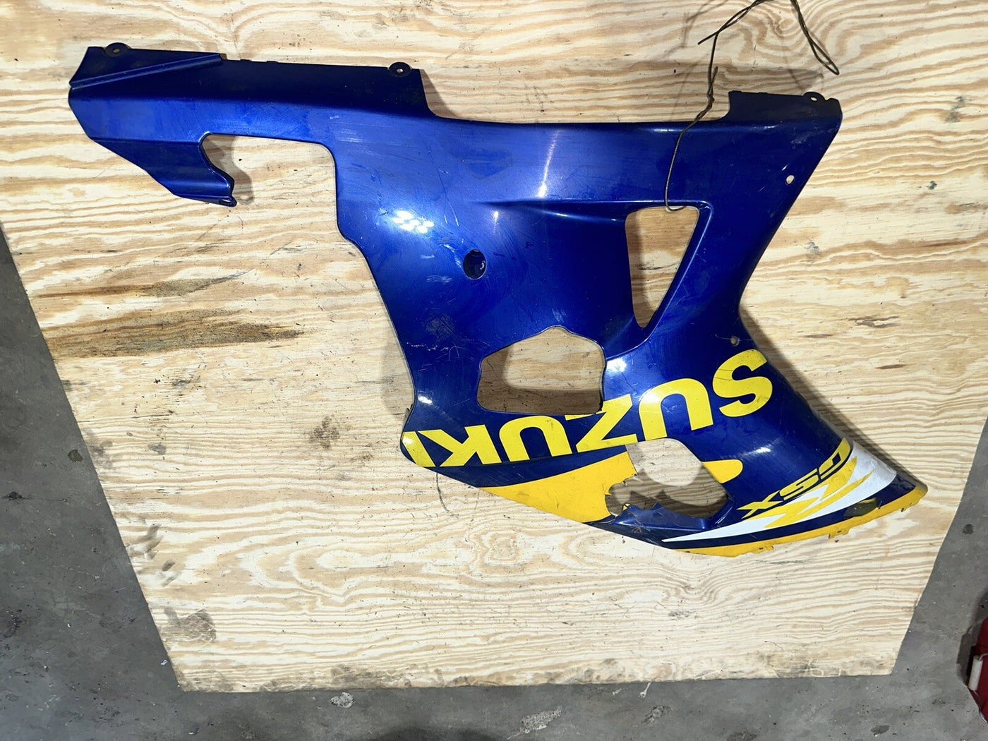 01-03 Suzuki GSXR 600-750 Left Side Fairing Cracked
