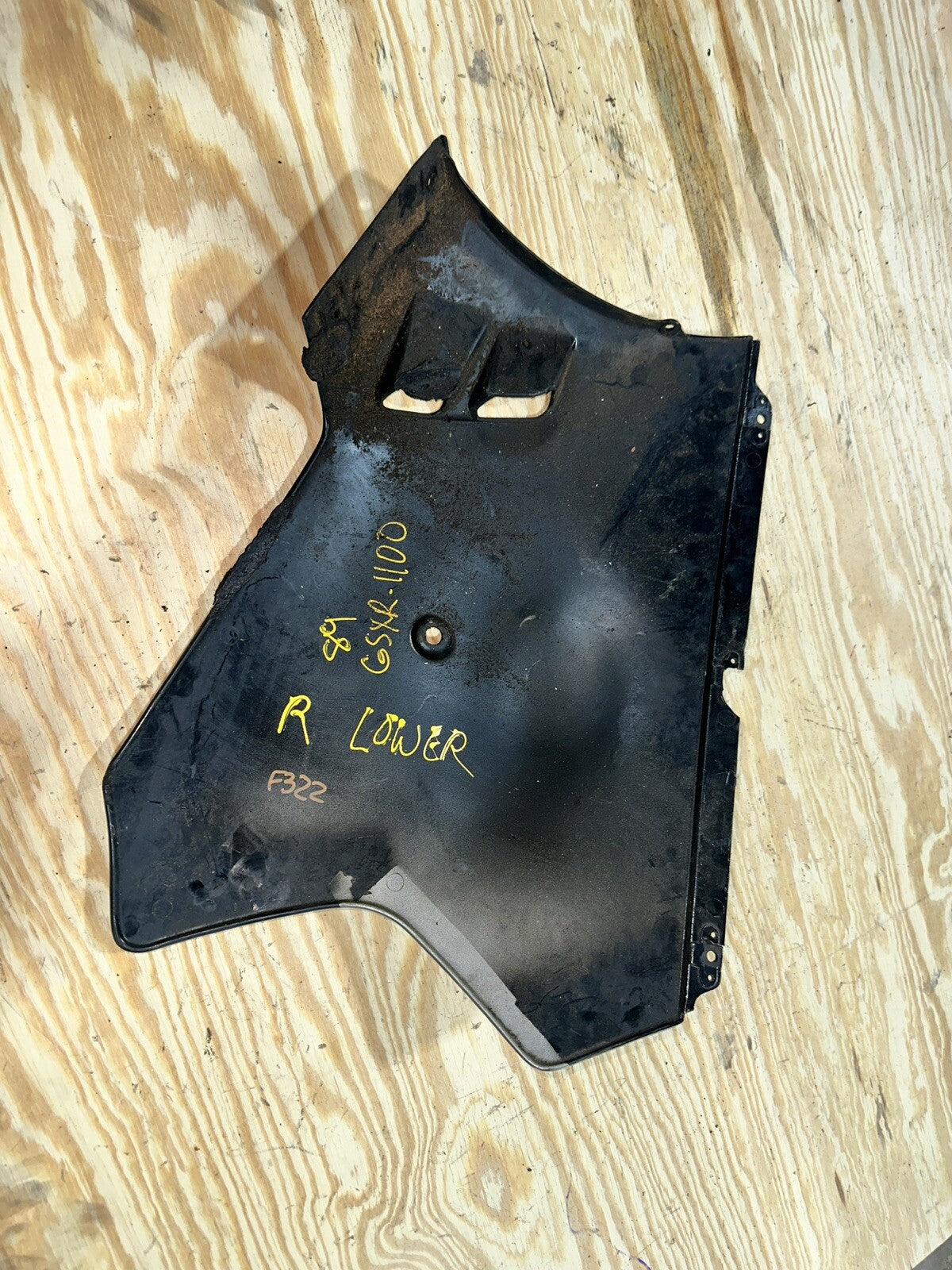 1989 1990 89 90 SUZUKI GSXR1100  FRONT LOWER FAIRING COWL PLASTIC right