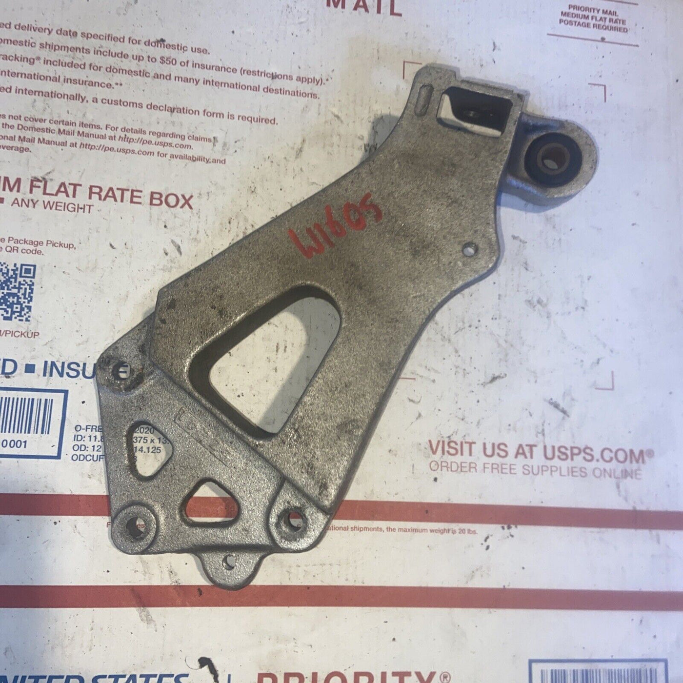 87 SUZUKI GSXR750 GSXR 1100 W FRONT Right RIDER FOOT PEG MOUNT BRACKET