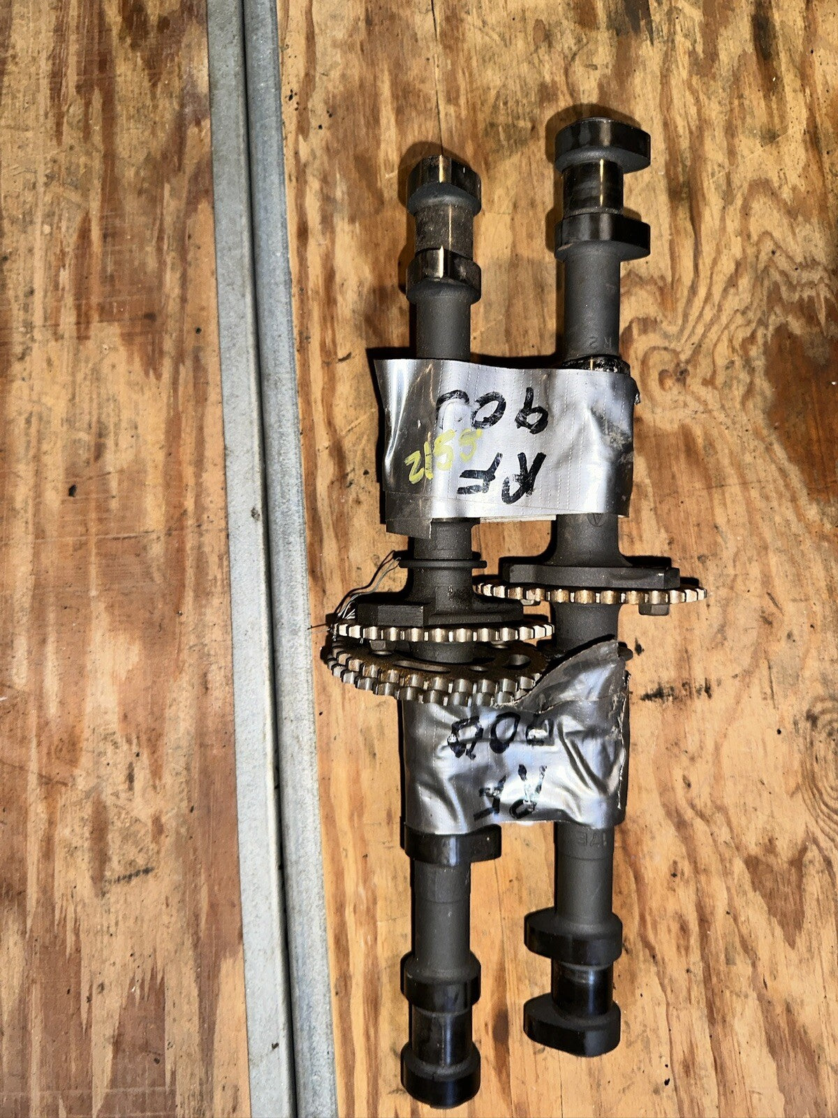 1996 Suzuki RF900R Camshaft Cams Cam Shafts 12711-31e10 12721-31e00