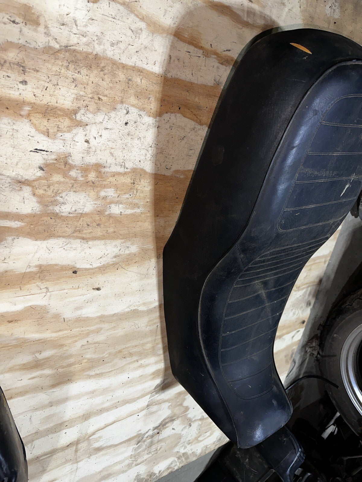 Yamaha 920 VIRAGO XV920 CHAIN DRIVE Seat Base Unit 1981