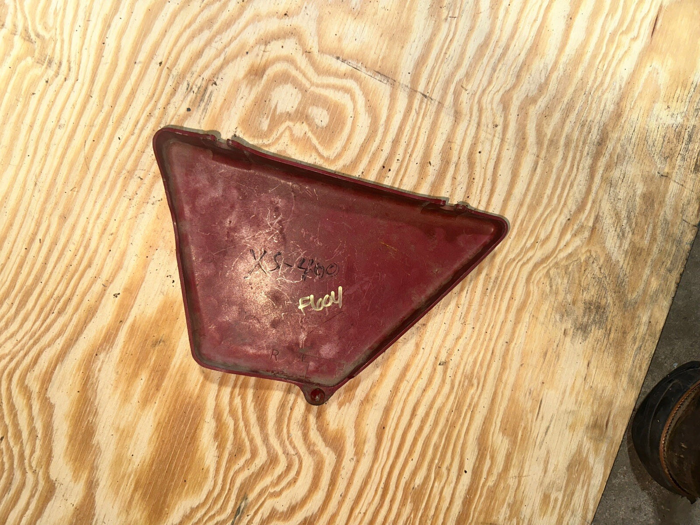 77 YAMAHA XS400 D OEM RIGHT SIDE COVER PANEL FAIRING 1L9-21721-00-63 MY109