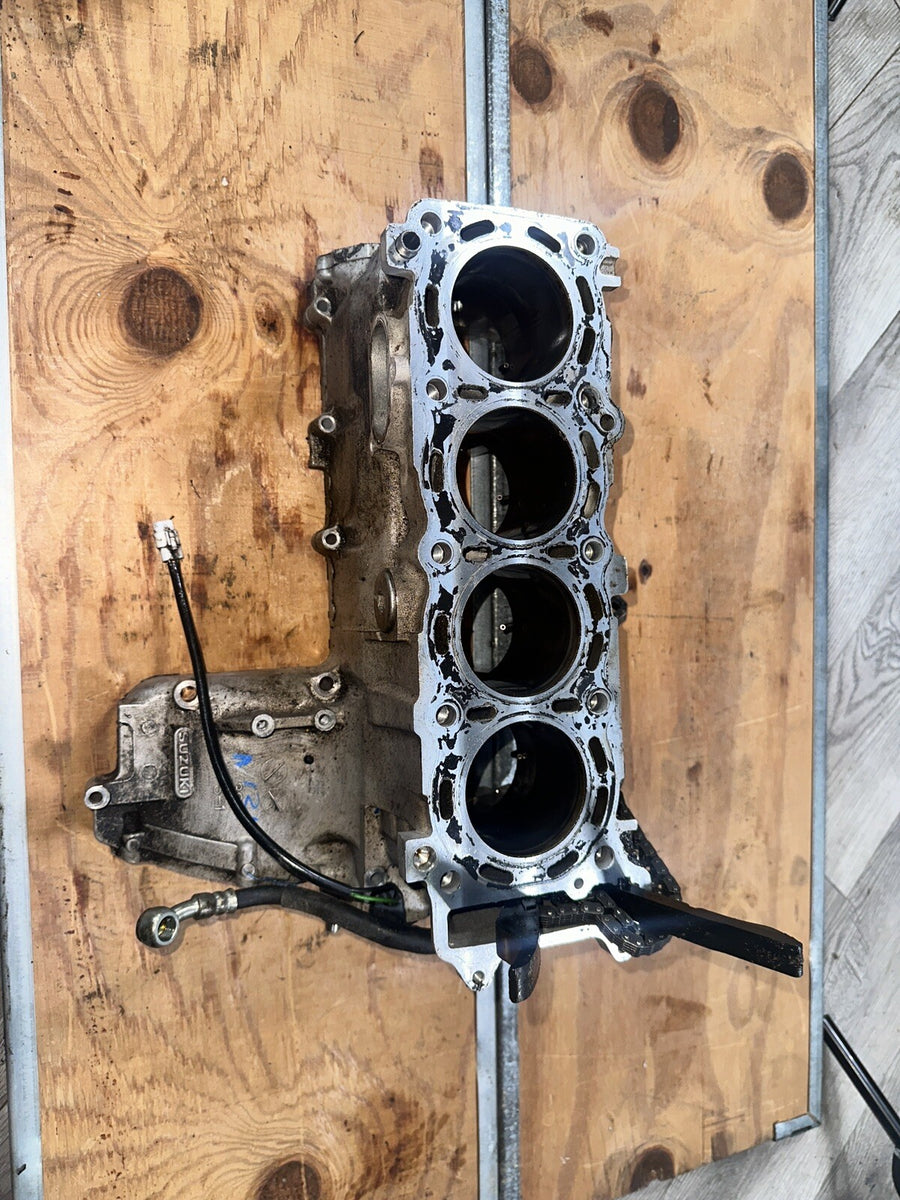01 SUZUKI GSX-R 600 CYLINDER JUGS WALL CASING BLOCK MOTOR ENGINE GSXR GSX R
