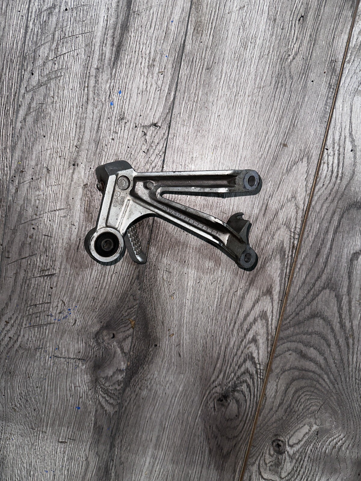 98-99 Suzuki GSXR 750 GSXR750 Rear Right Passenger Peg Bracket