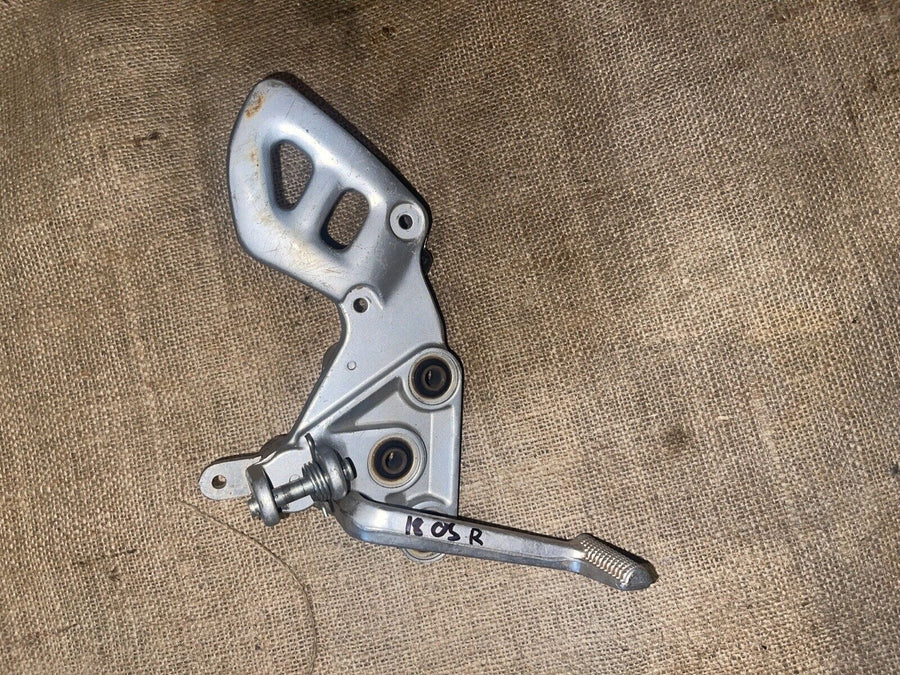 99-07 SUZUKI HAYABUSA FRONT RIGHT REARSET FOOT PEG BRAKE PEDAL BRACKET
