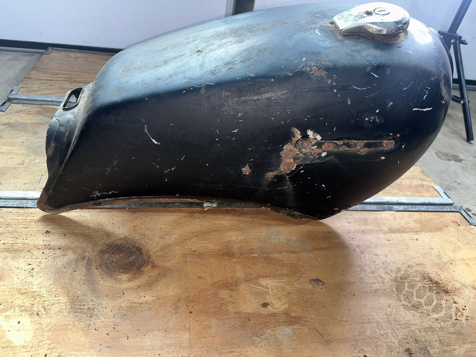 1982 Yamaha XV920 Virago Gas Tank Fuel Cell Petrol Reservoir OEM