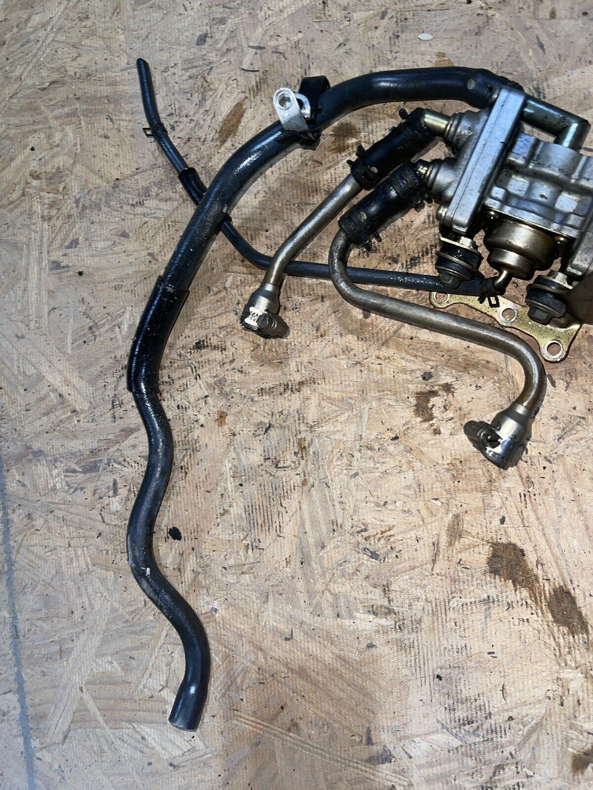 2001 YAMAHA YZF-R1 EMISSIONS BREATHER 2ND AIR VALVE VACUUM OEM YZFR1 01