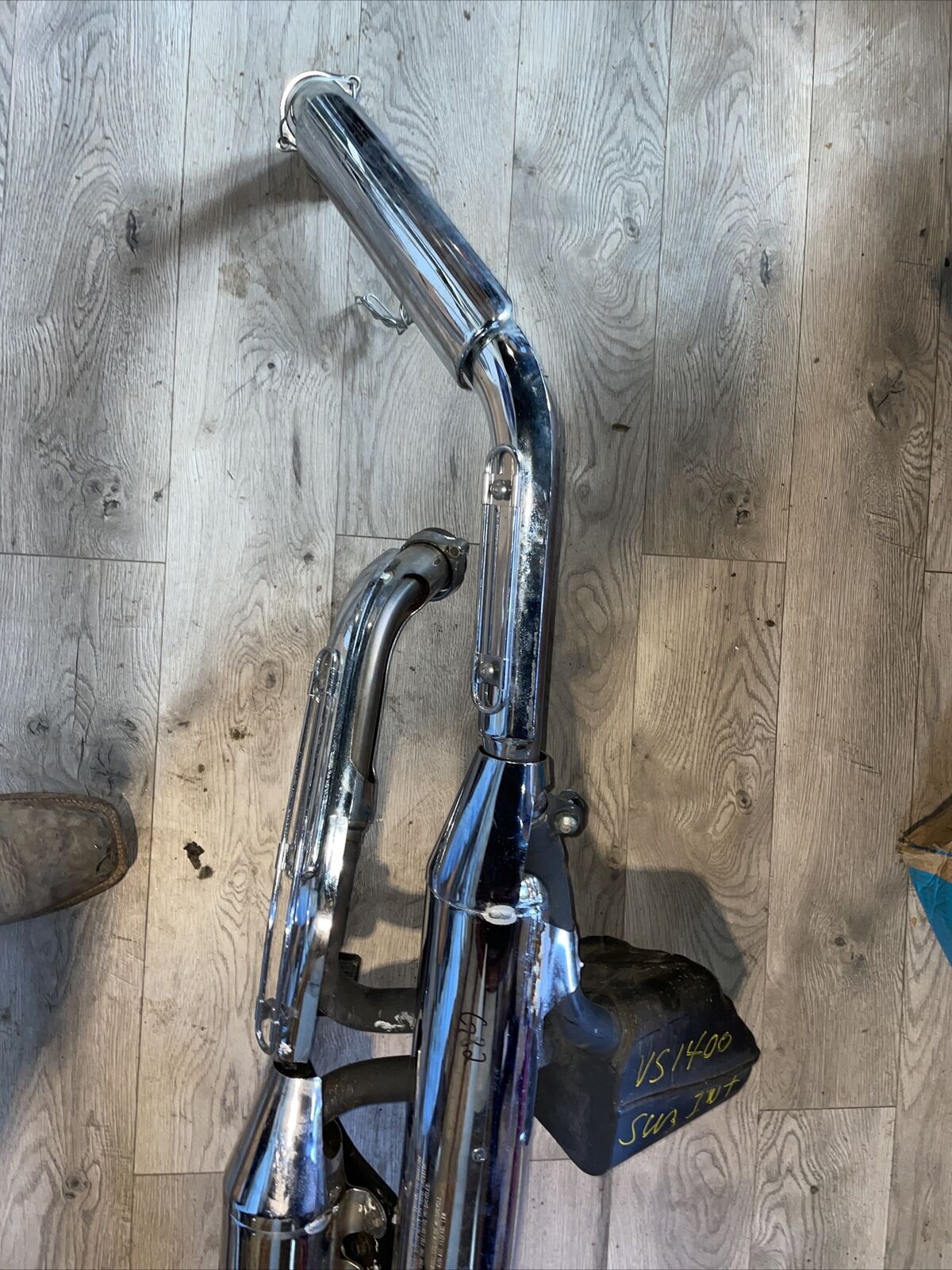 Suzuki intruder vs 1400 exhaust system