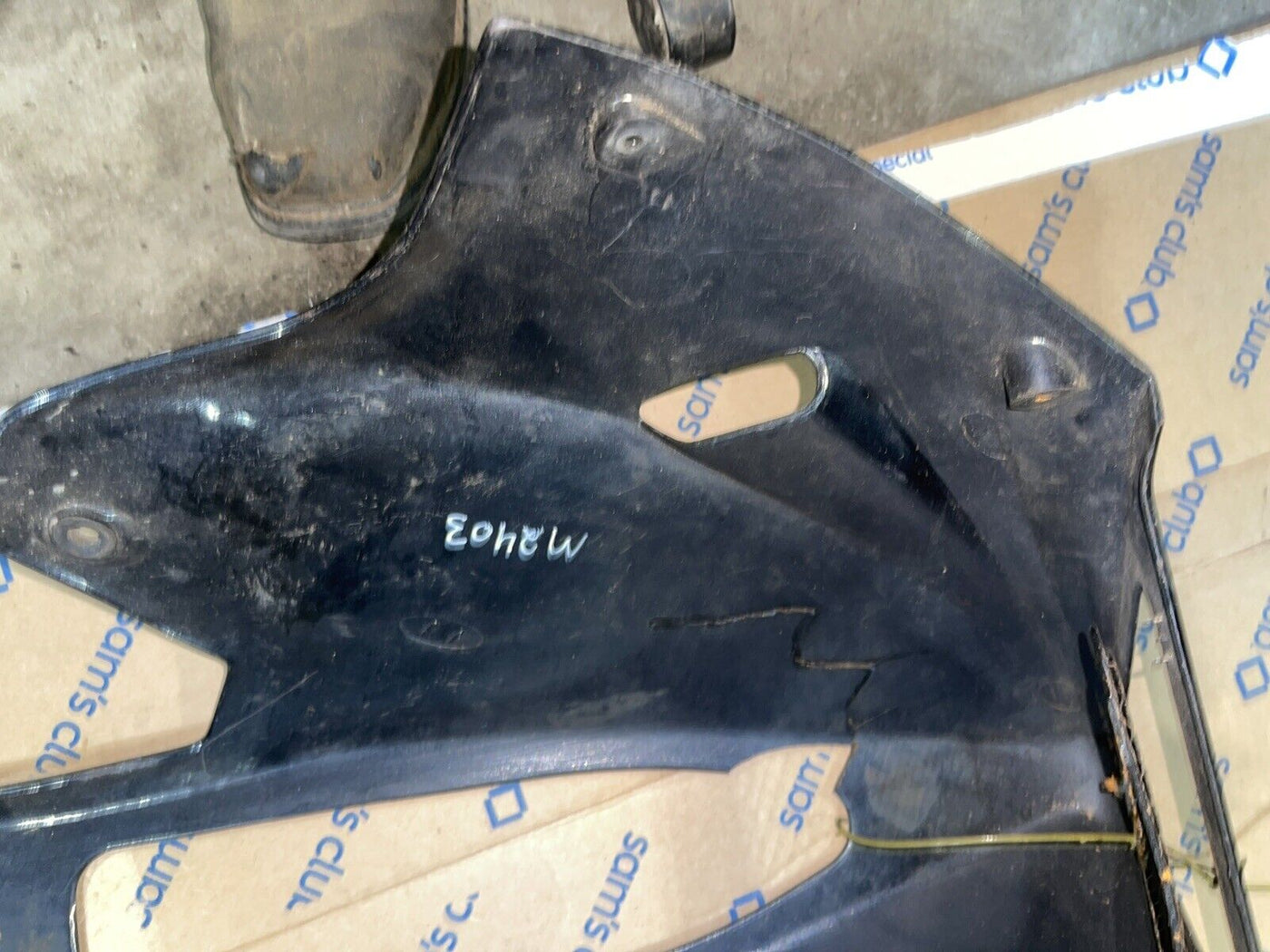 1986 KAWASAKI GPX 750-R UNDER BELLY LOWER FAIRING COWLING BLACK 55028-1130