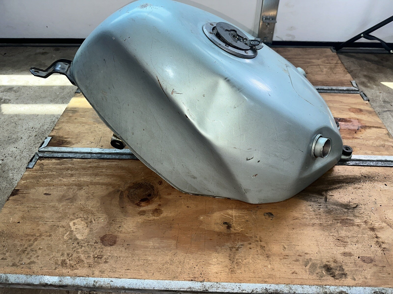 91-92 KAWASAKI NINJA ZX7R ZX750 GAS TANK FUEL CELL PETROL RESERVOIR
