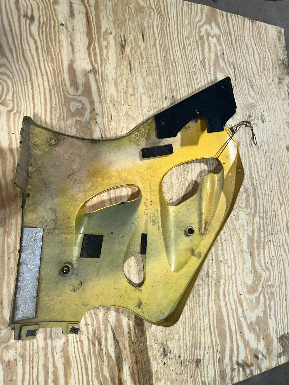 SUZUKI GSXR600 SRAD 1997-2000 OEM RIGHT SIDE MID COVER FAIRING COWL 94471-33E00