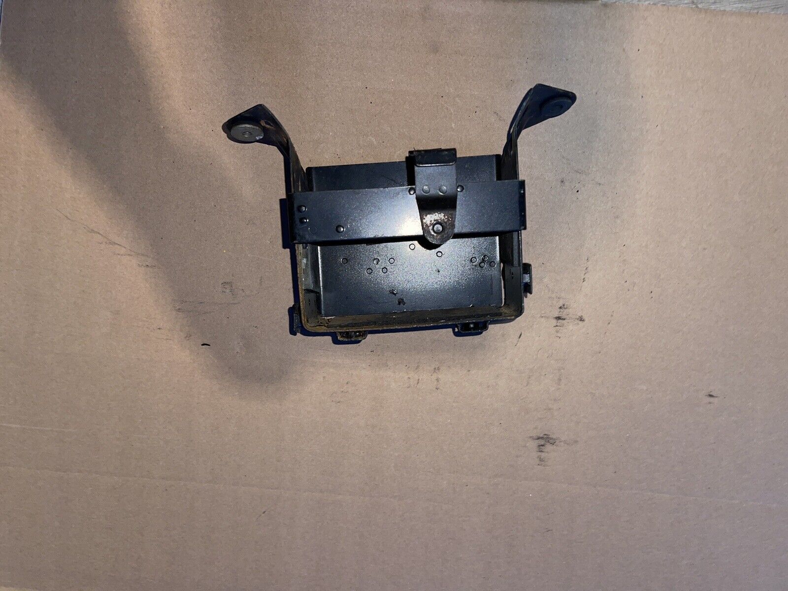1988 SUZUKI GSX 600 F KATANA BATTERY TRAY HOLDER SUPPORT BRAKET OEM GSX600 88
