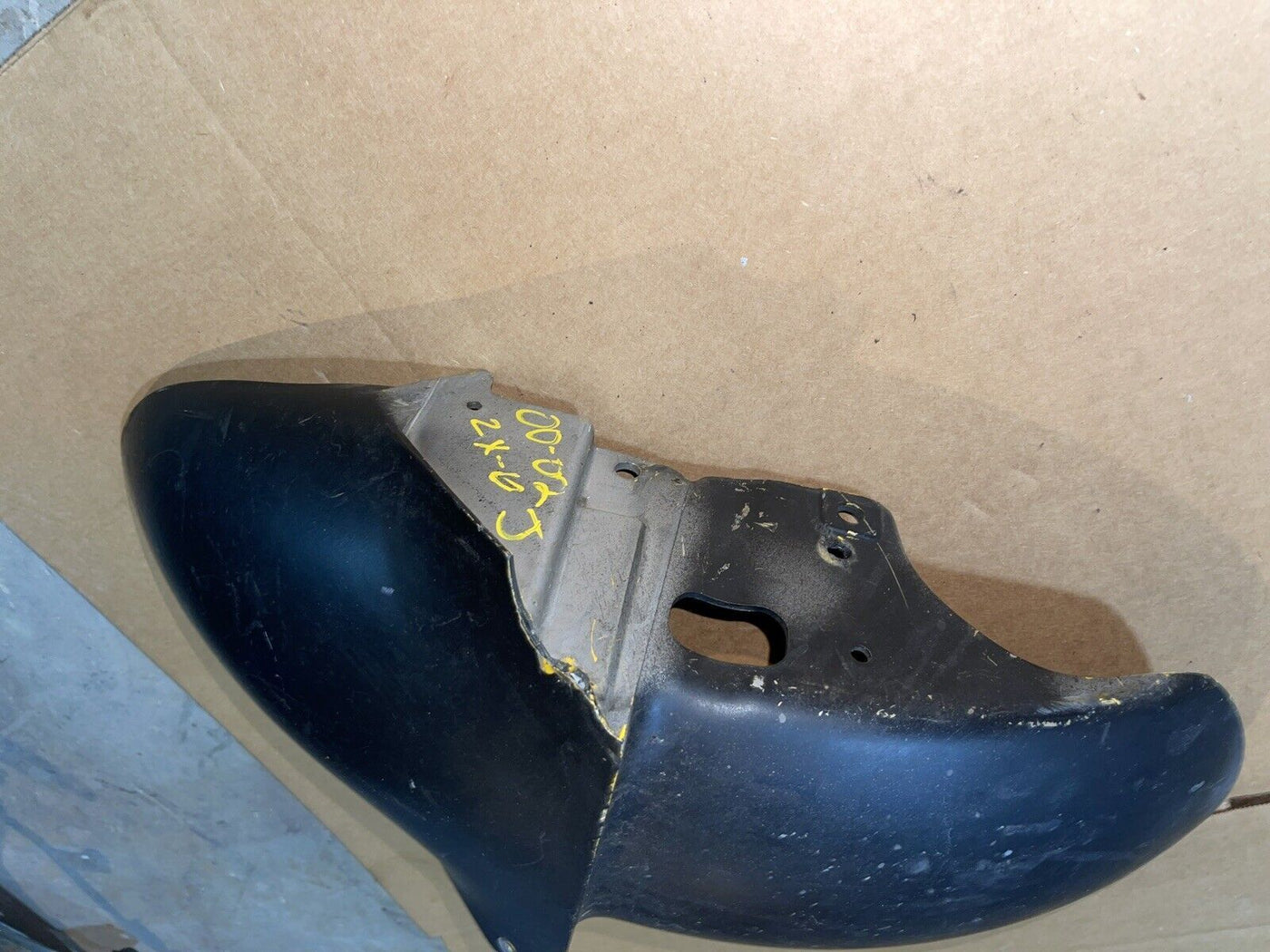 00-02 kawasaki zx6j front wheel cover 