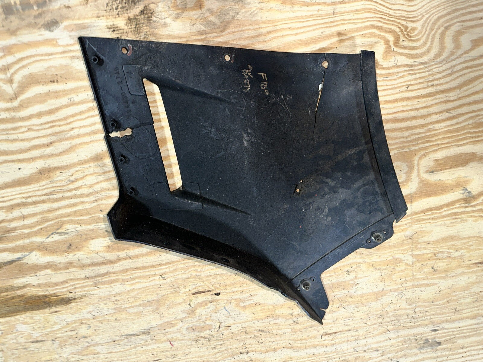 86-88 Suzuki GSXR 750 Right Side Fairing Cowling 94440-27A0 Cracks