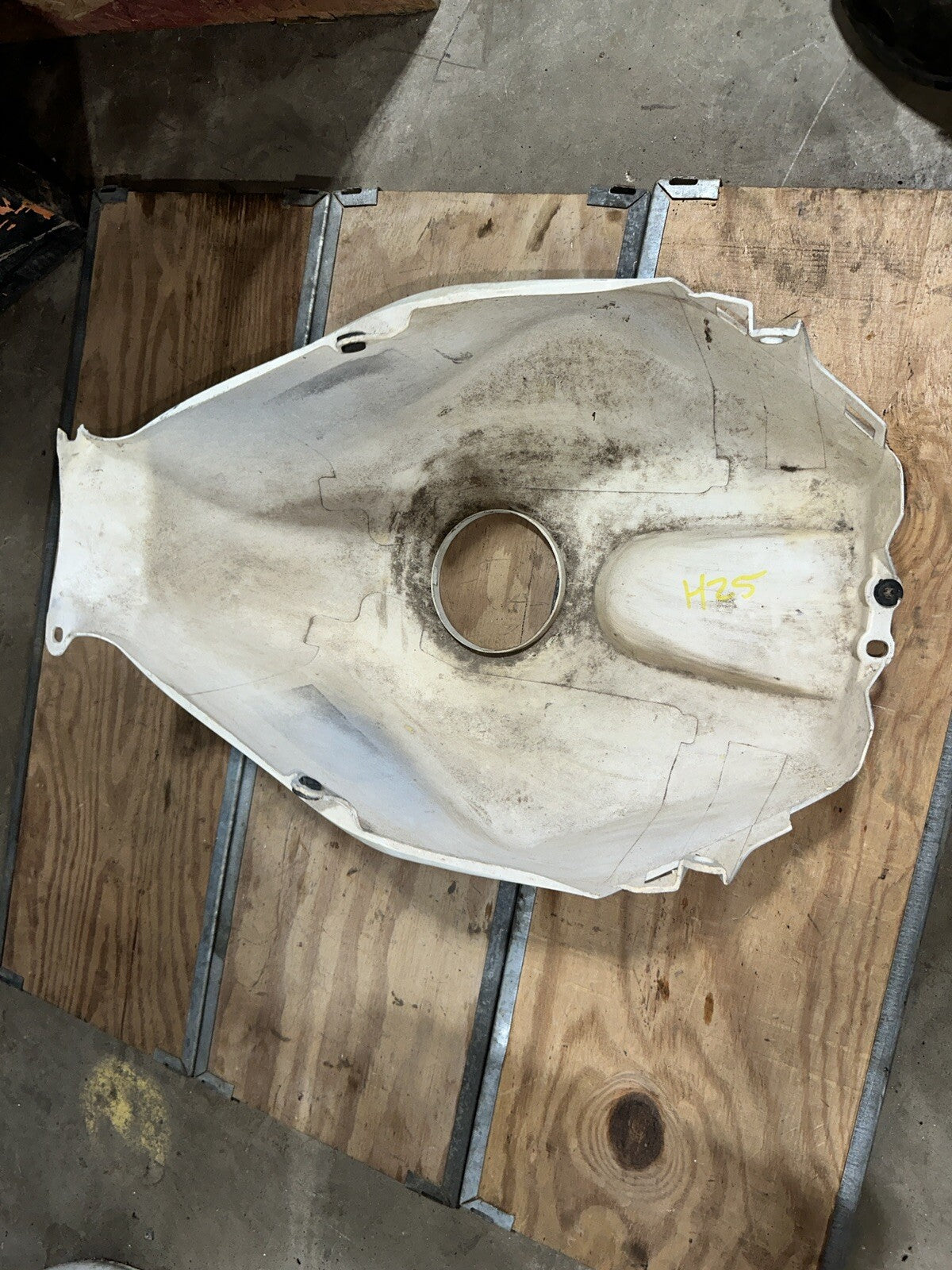 03-04 HONDA CBR600RR ZXMT GAS TANK FUEL CELL COVER FAIRING COWL 83150-MEE-670ZA