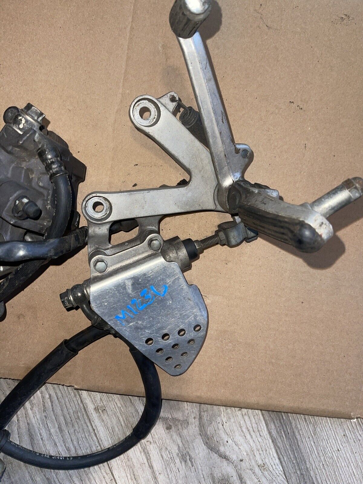 00 01 Honda CBR929 CBR 929 Rear Brake Caliper Mount Bracket Back OEM 2001