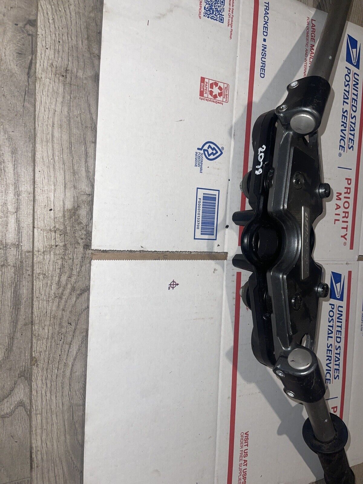 00 SUZUKI HAYABUSA GSX1300R UPPER TREE CLAMP HANDLEBAR MOUNT 05 04 03 02 99 07