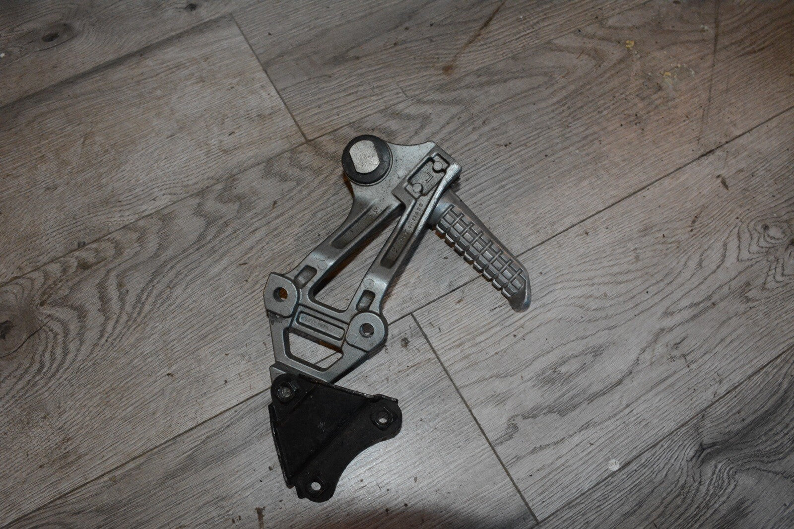 1990-1993 kawasaki zx11 rear peg