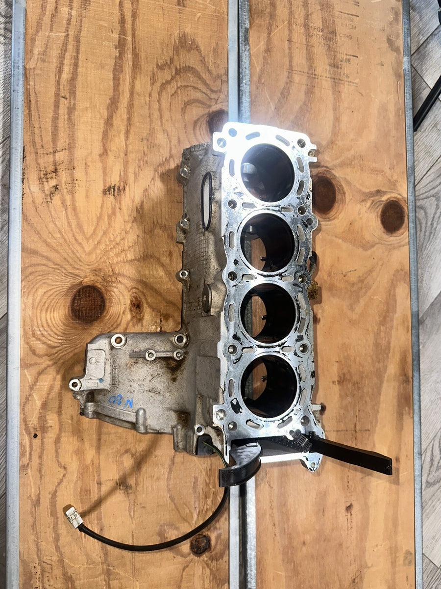 01 02 03 2001 Suzuki Gsxr 600 Engine Upper Case Cases Block Crank Motor Oem JUG