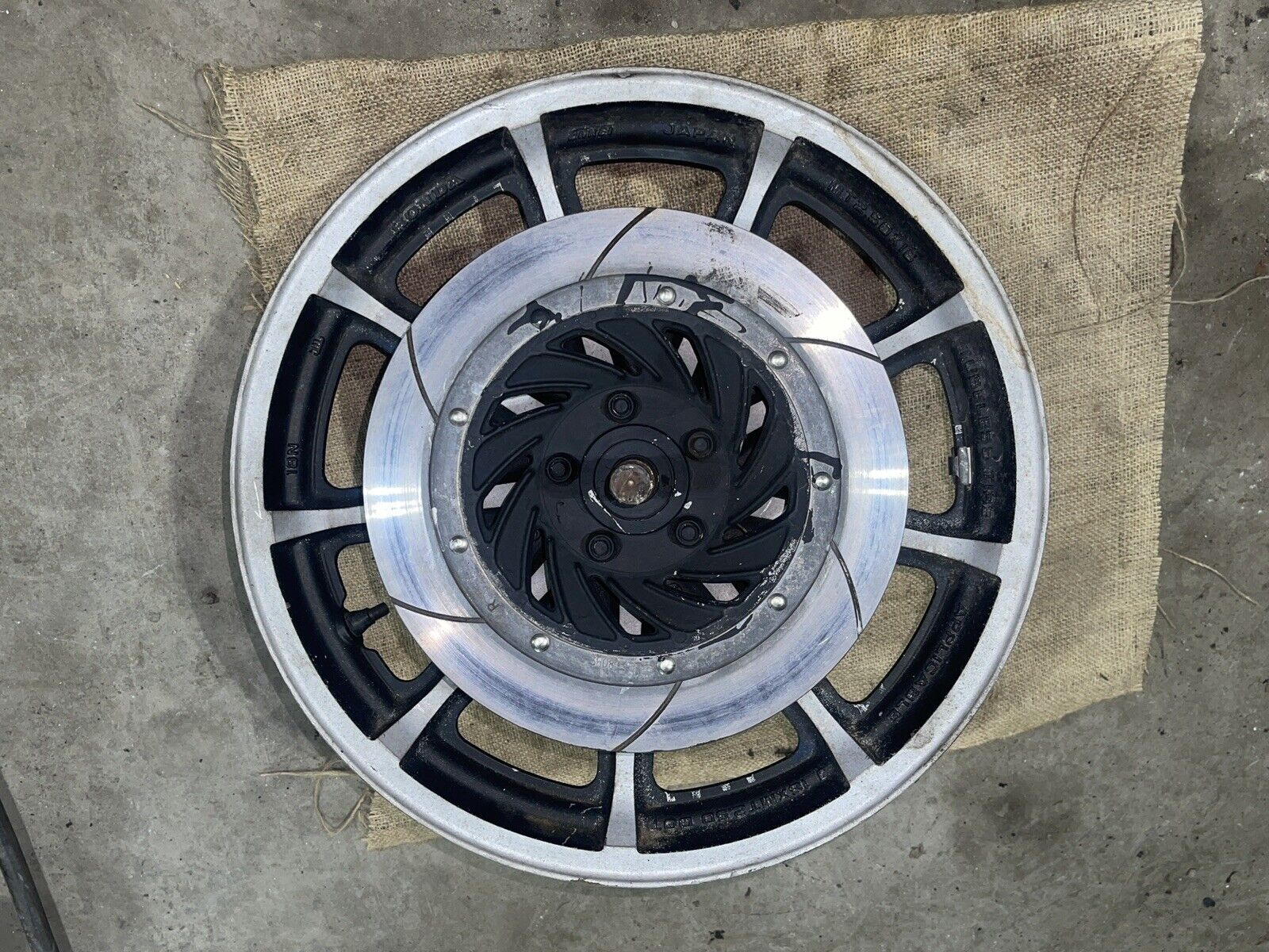 1983-1987 1984 84 HONDA GOLDWING GL1200A ASPENCADE FRONT WHEEL RIM