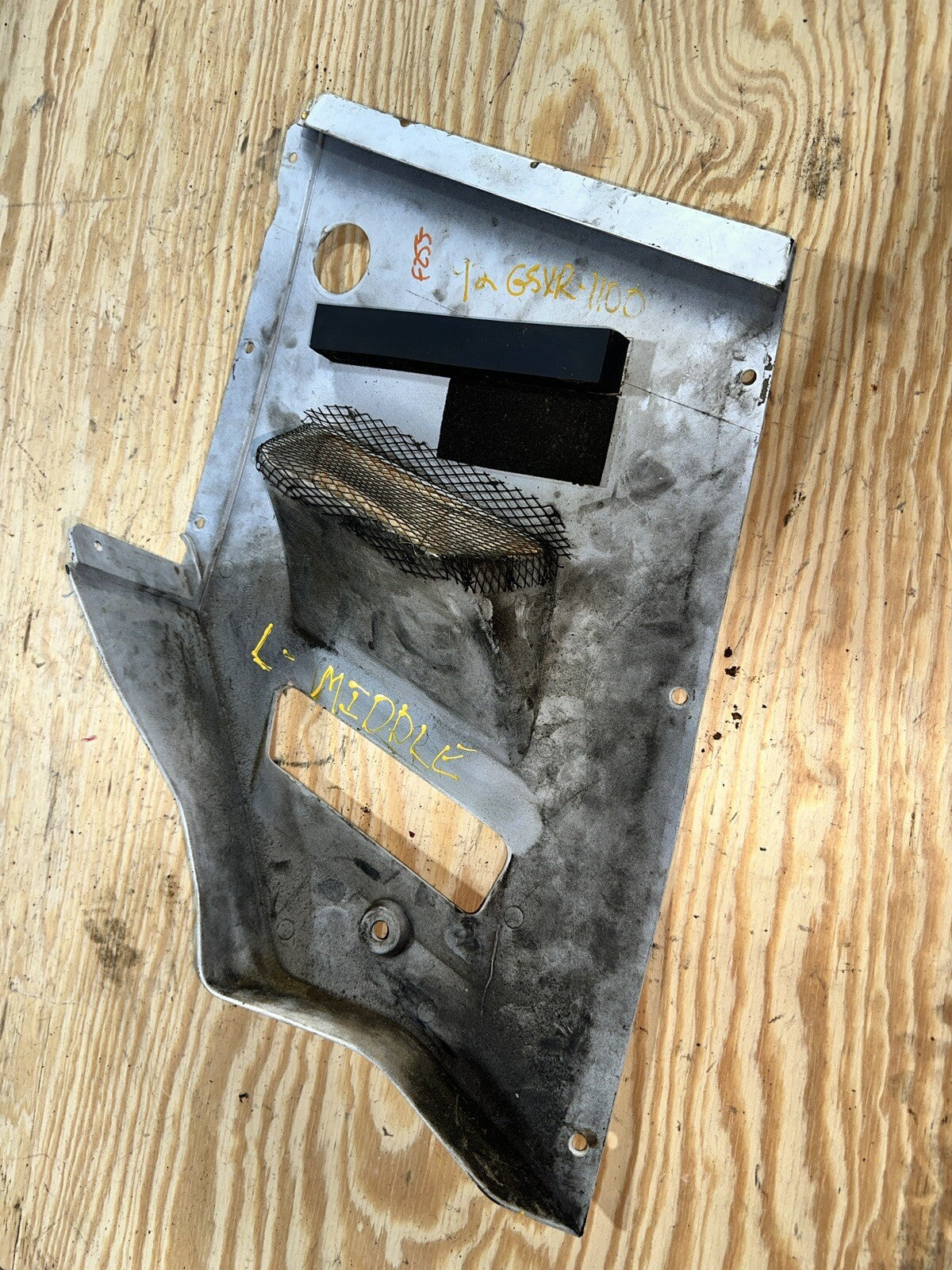 91 92 GSXR1100 LEFT MID SIDE FAIRING COWL PLASTIC OEM
