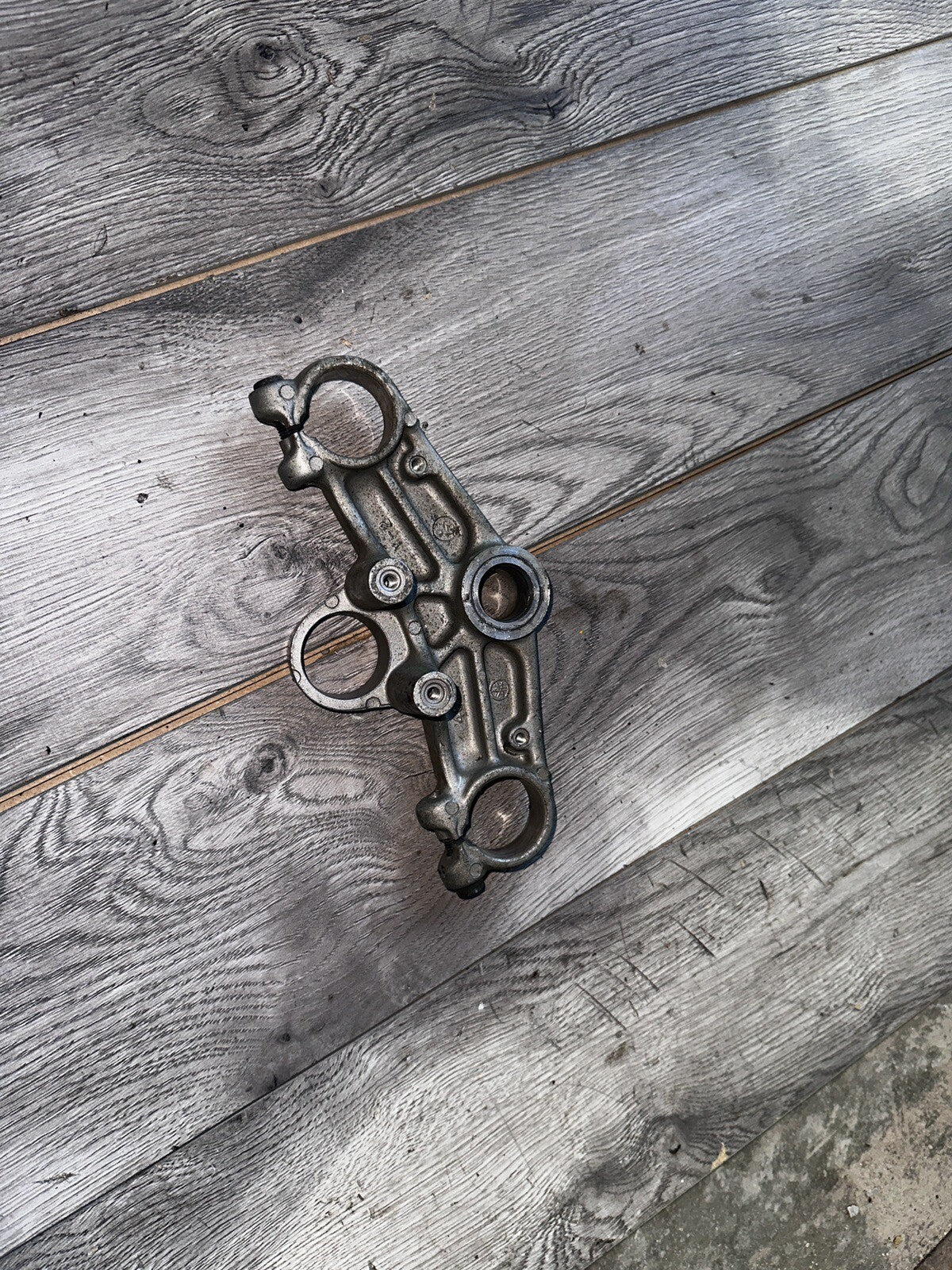 86 87 88 1986-1988 Yamaha FZ600 upper top triple tree fork clamp