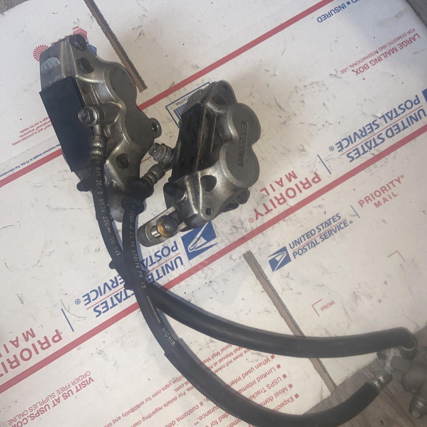 1982 YAMAHA FZR600 BRAKE CALIPER SET