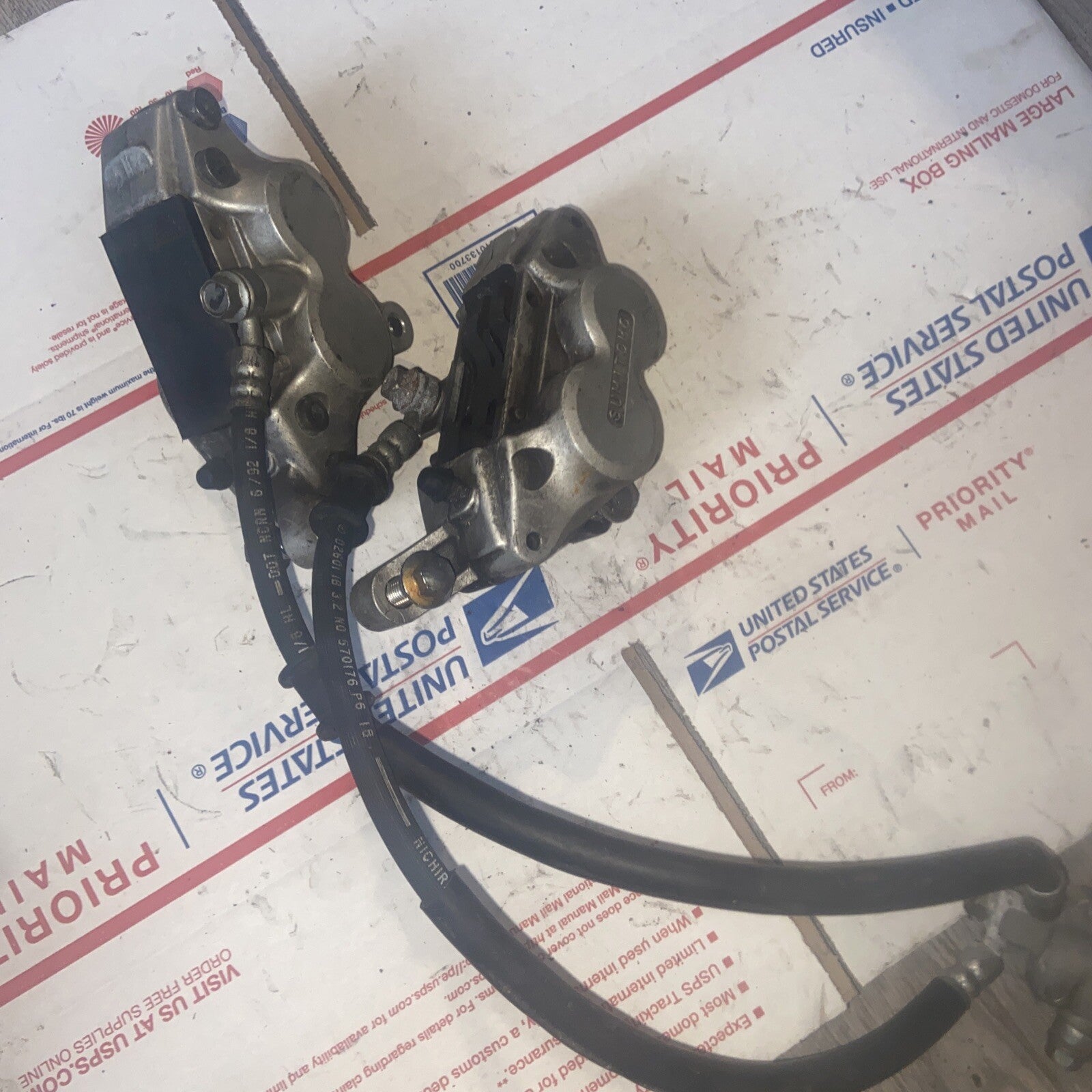 1982 YAMAHA FZR600 BRAKE CALIPER SET