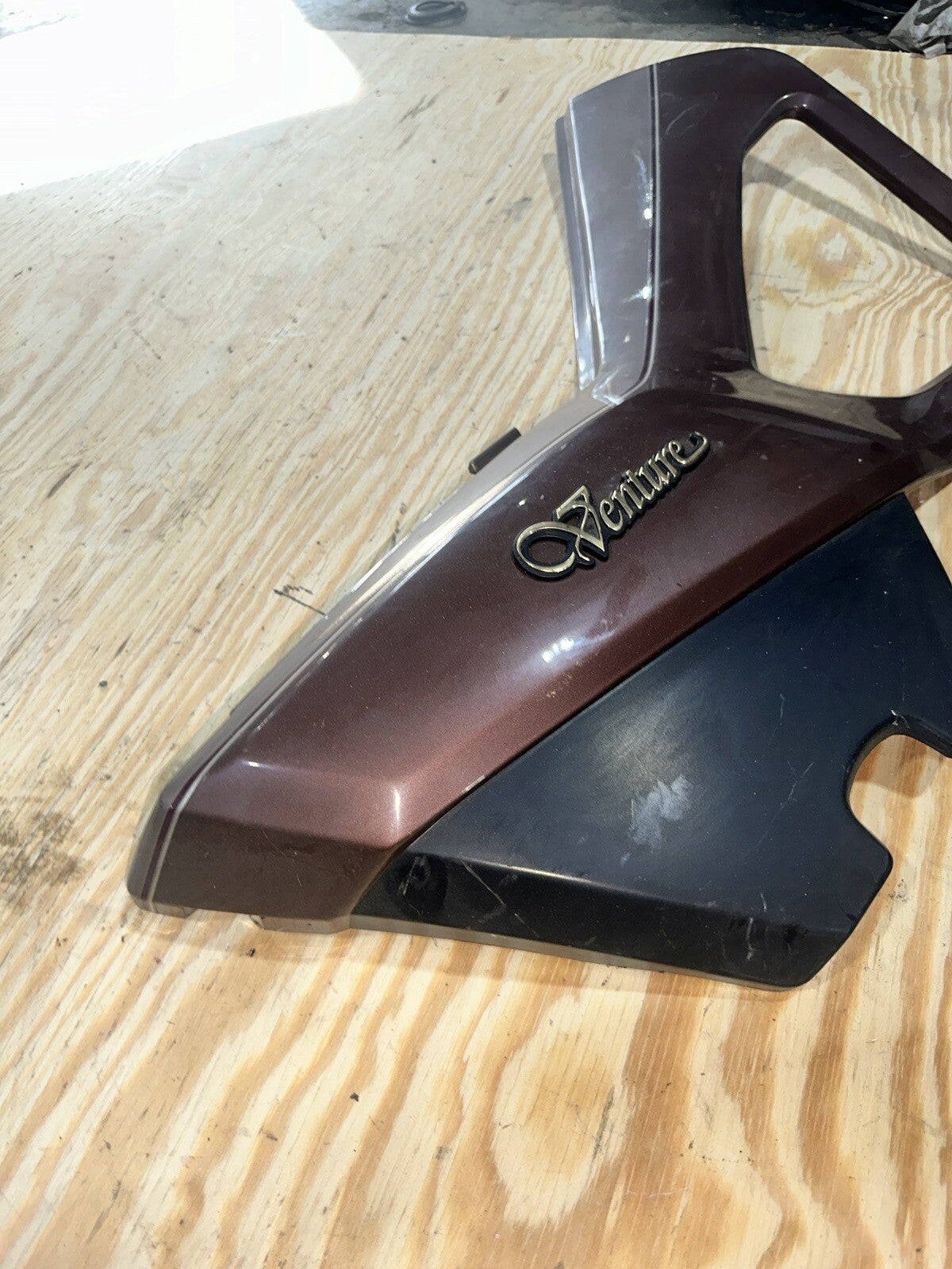 83-85 YAMAHA VENTURE ROYALE XVZ1200D RIGHT MID SIDE FAIRING COWL PLASTIC COVER