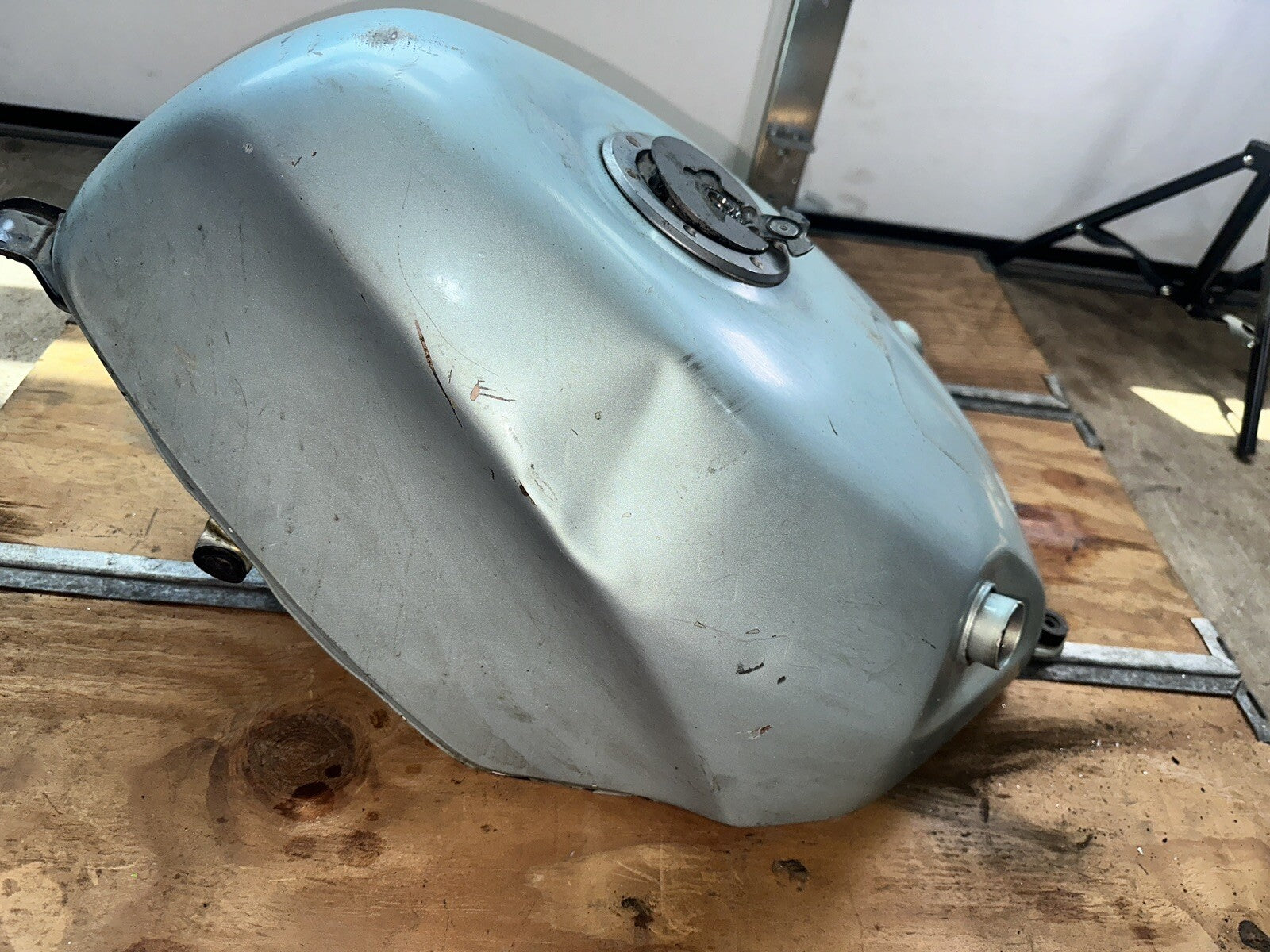 91-92 KAWASAKI NINJA ZX7R ZX750 GAS TANK FUEL CELL PETROL RESERVOIR