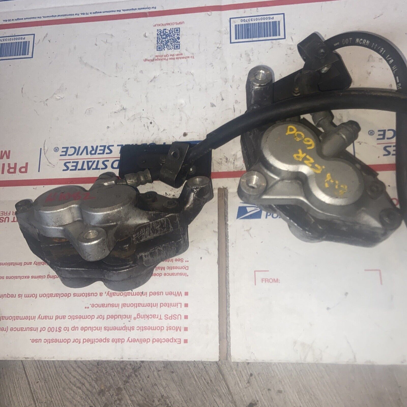 1982 YAMAHA FZR600 BRAKE CALIPER SET