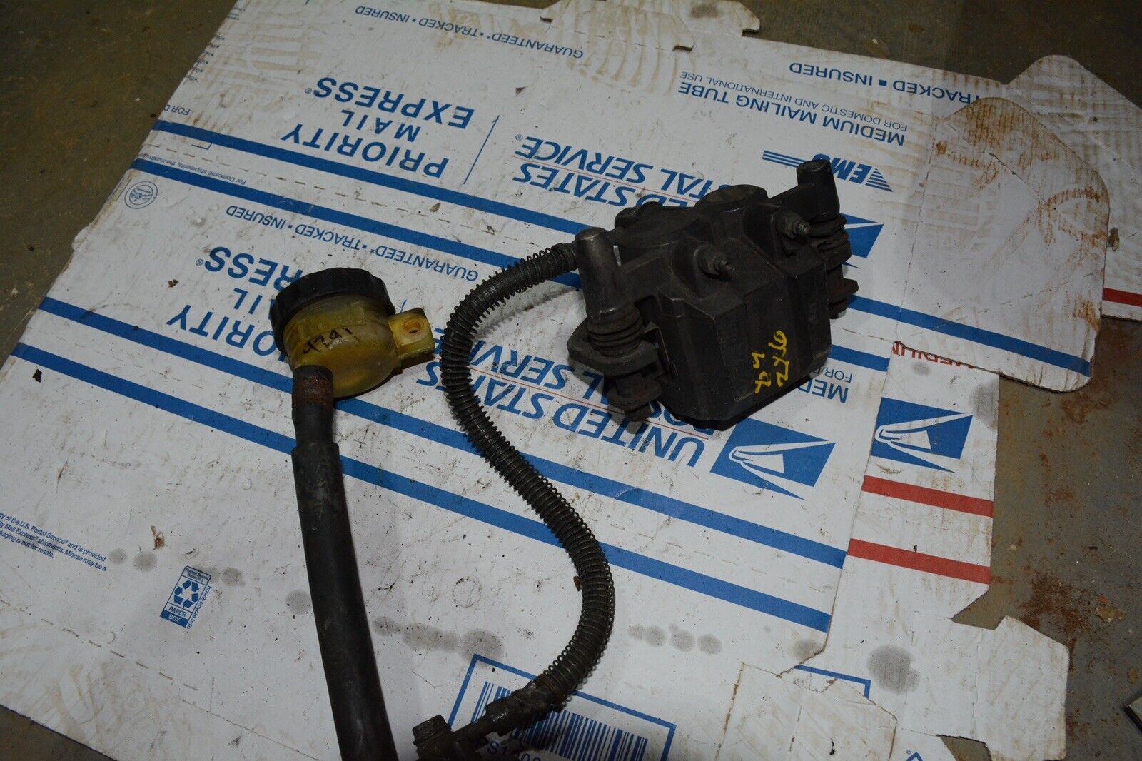 89 kawasaki zx6 rear brake caliper 