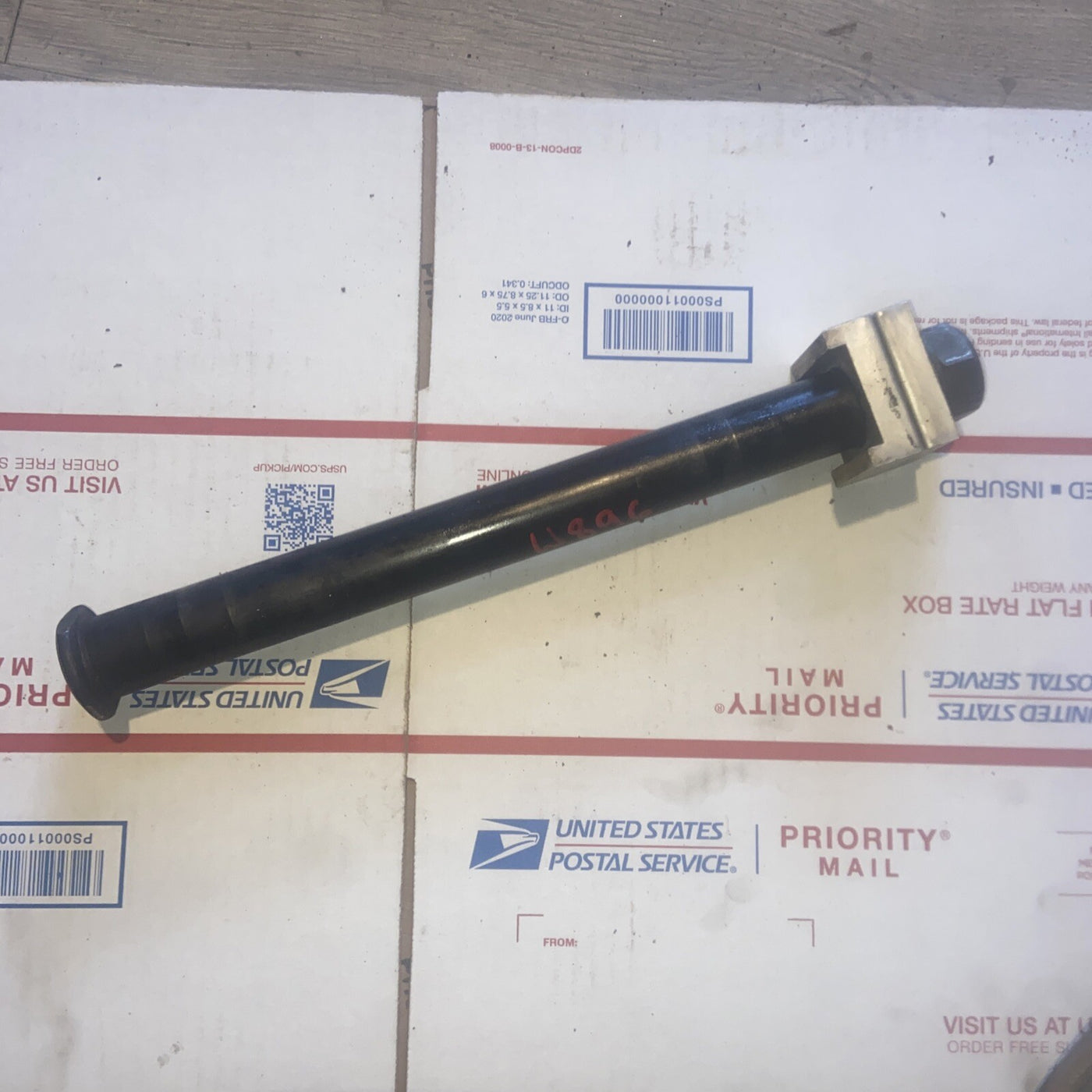 99-02 YAMAHA YZF R6 REAR AXLE BACK WHEEL BOLT AXEL OEM