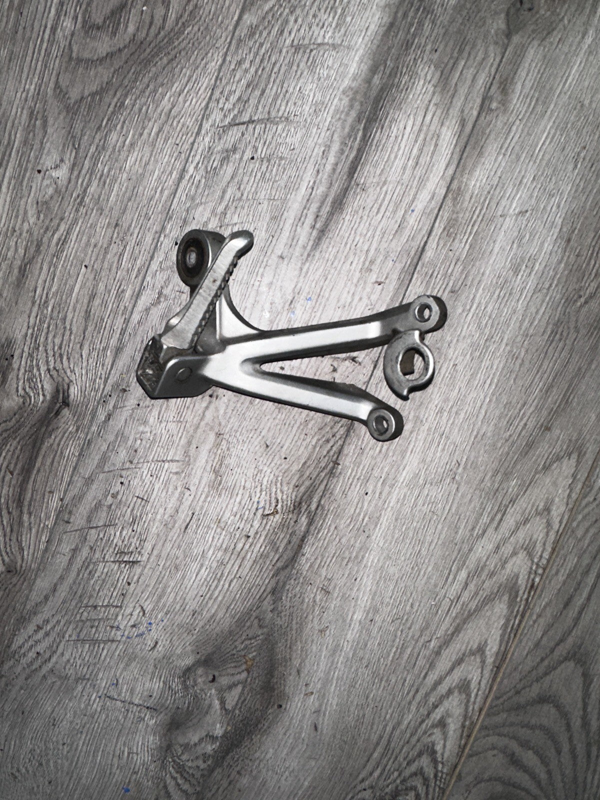 98-99 Suzuki GSXR 750 GSXR750 Rear Right Passenger Peg Bracket