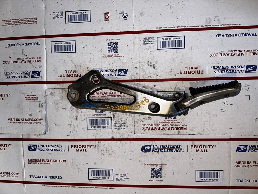 82 Suzuki Gs 1000 Peg Left