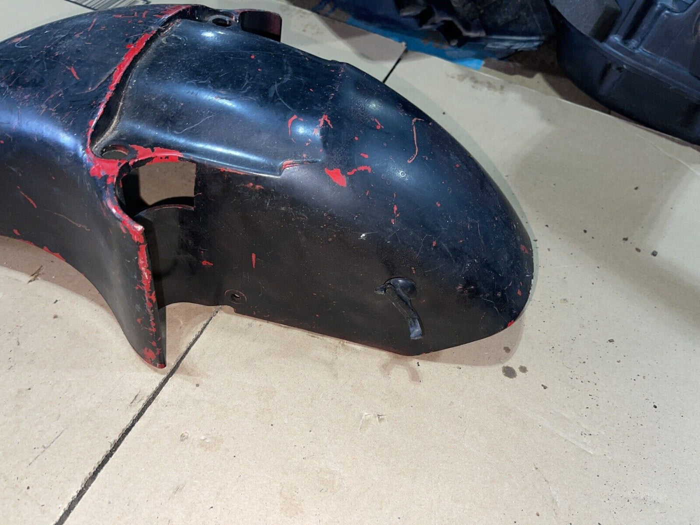 85 86 87 KAWASAKI NINJA ZX 600 ZX600 FRONT FENDER RED mud guard  damaged