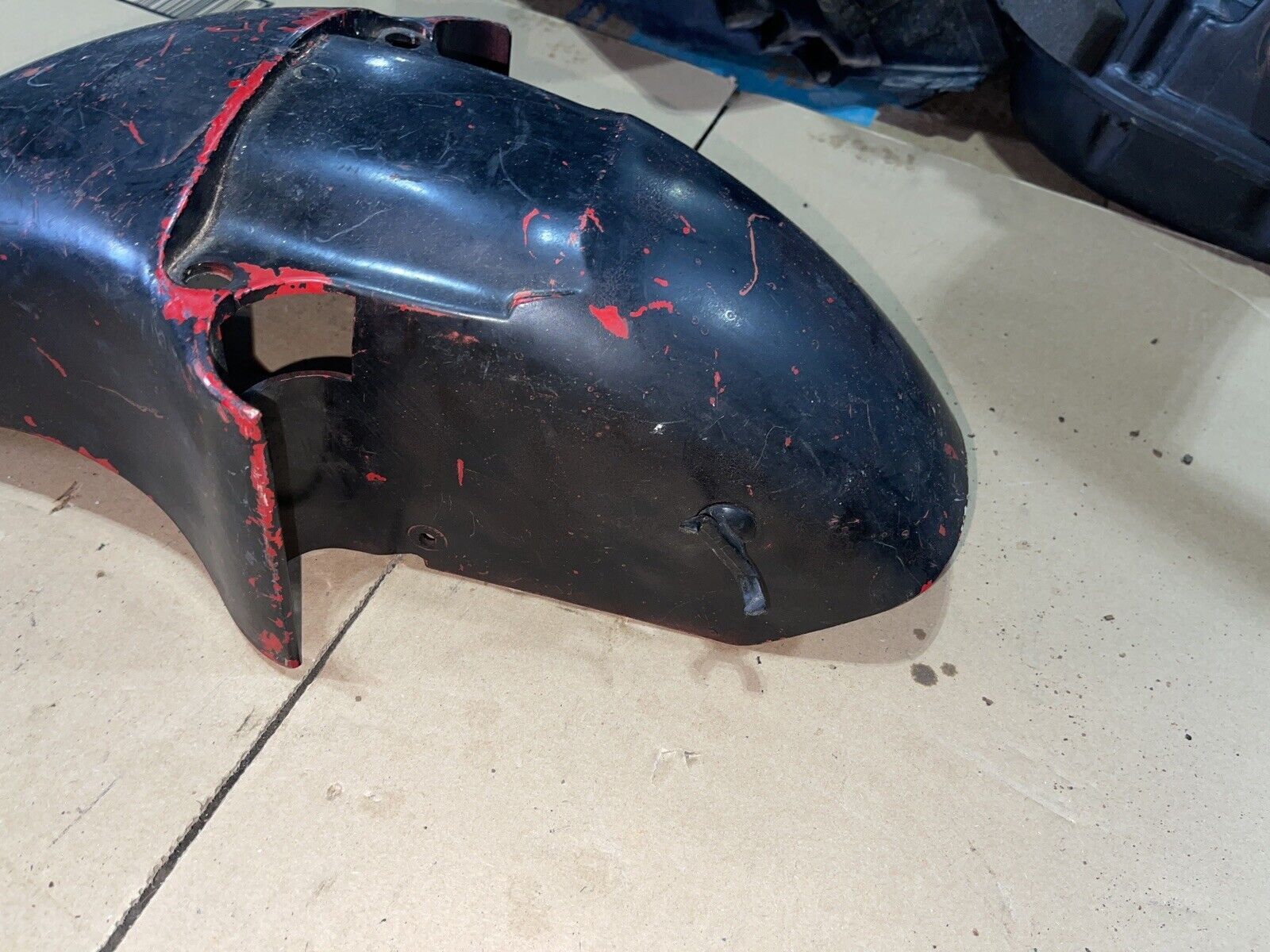 85 86 87 KAWASAKI NINJA ZX 600 ZX600 FRONT FENDER RED mud guard  damaged